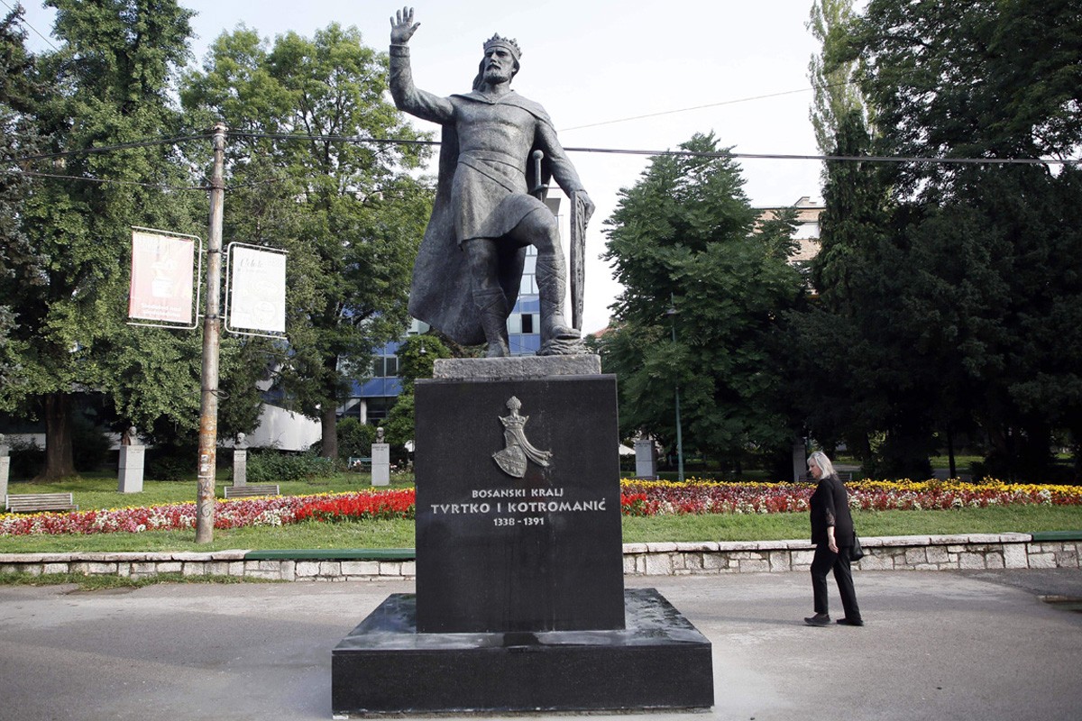 Gradonačelnica Sarajeva priznala da je postavila spomenik kralju Tvrtku bez odobrenja Komisije