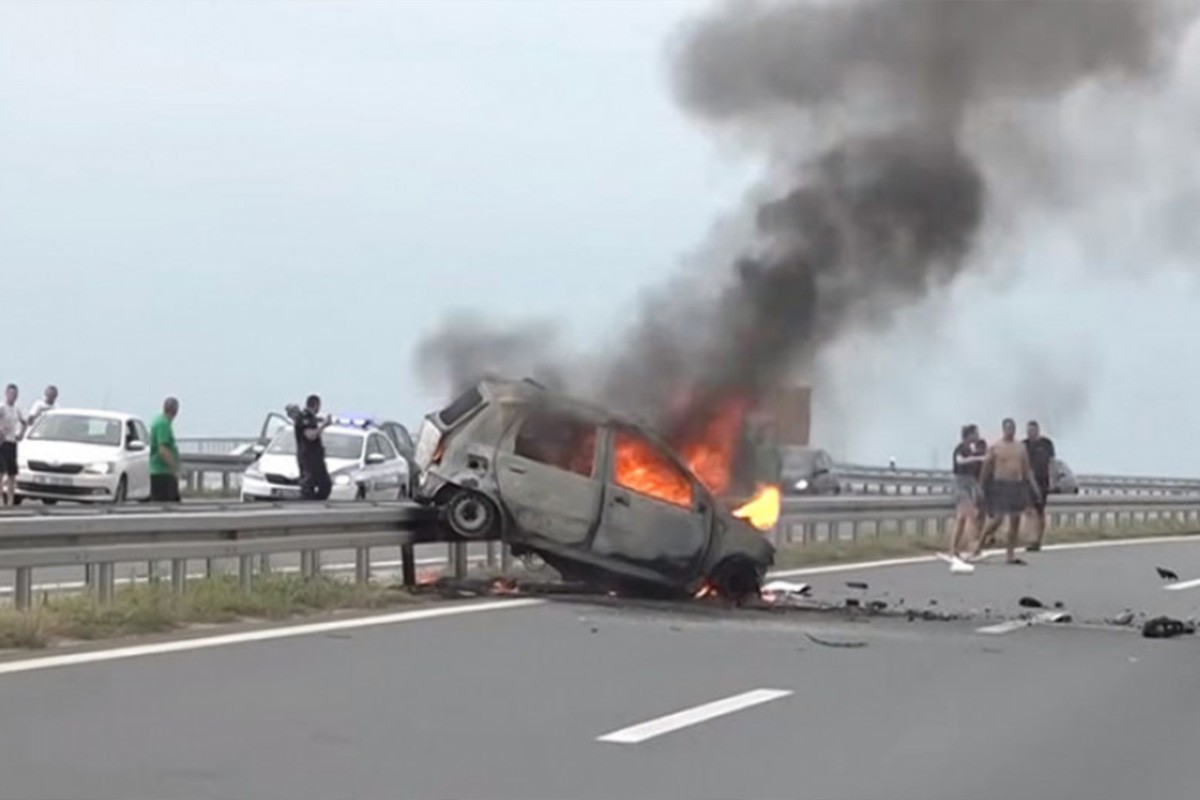 Vožnja suprotnim smjerom opasna po život: Kako postupiti u takvoj situaciji na auto-putu