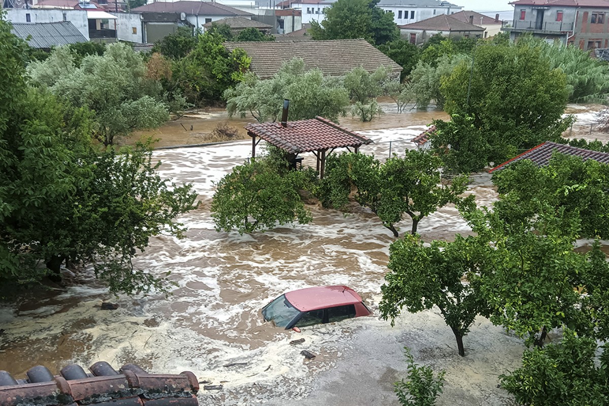 Apokalipsa u Grčkoj: Voda ušla i u bolnicu