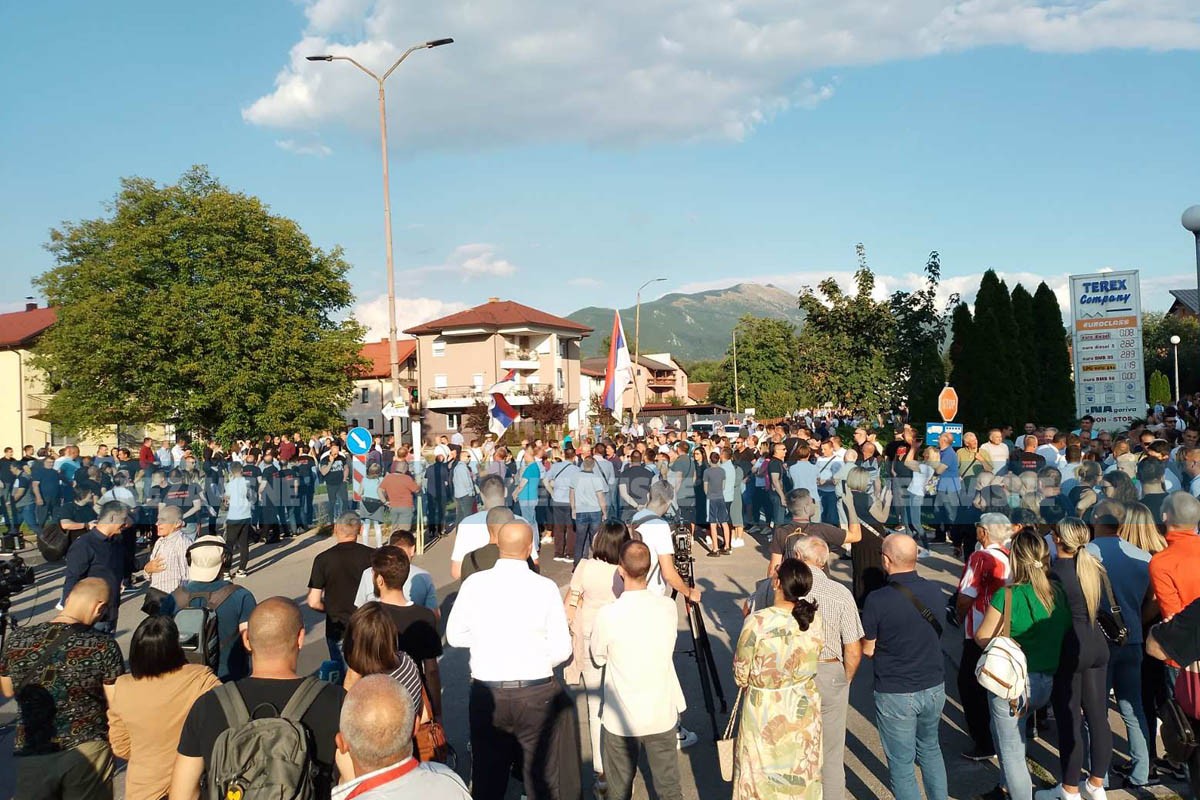 Identifikovana oštećena lica i vozila koja su se vraćala sa protestnog skupa
