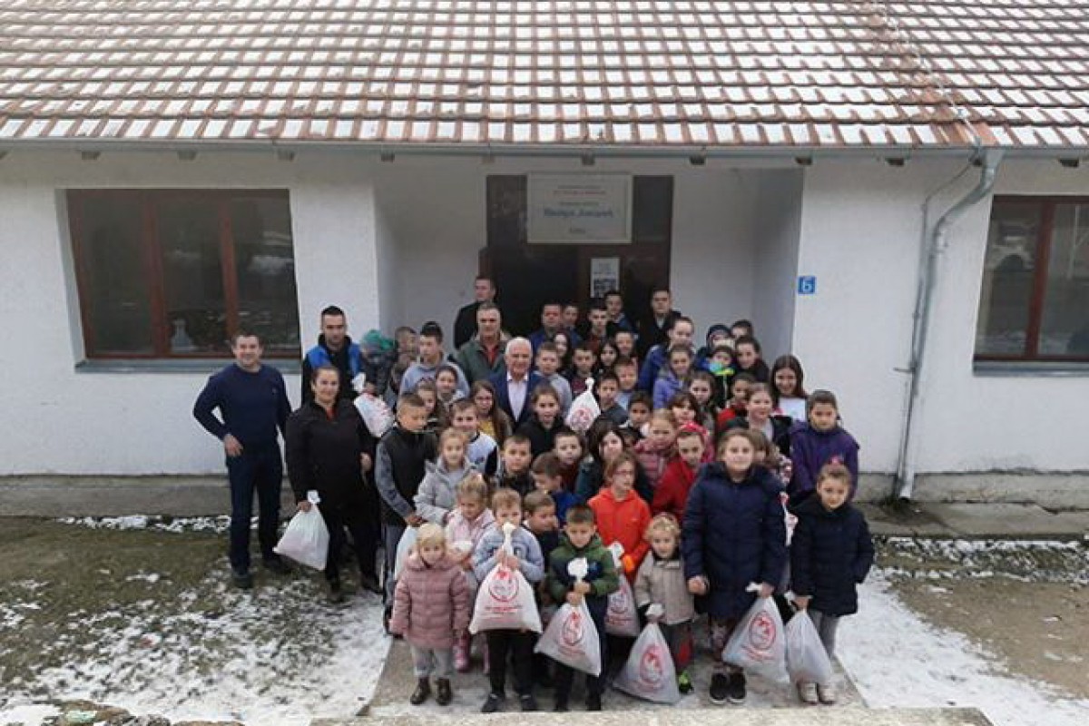 Đaci u Srpskoj odvajaju za praznične poklone za djecu  sa KiM