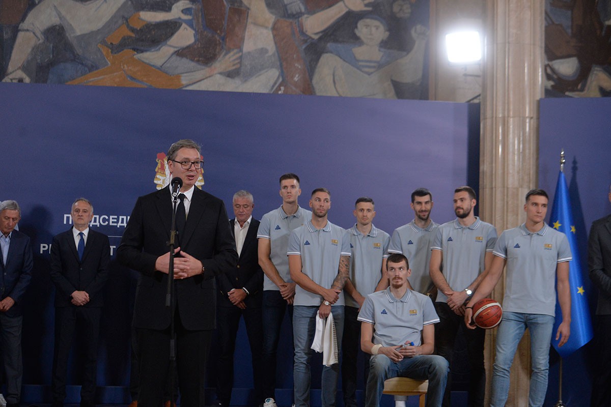 Srebrni košarkaši kod Vučića, na prijemu i Simanić