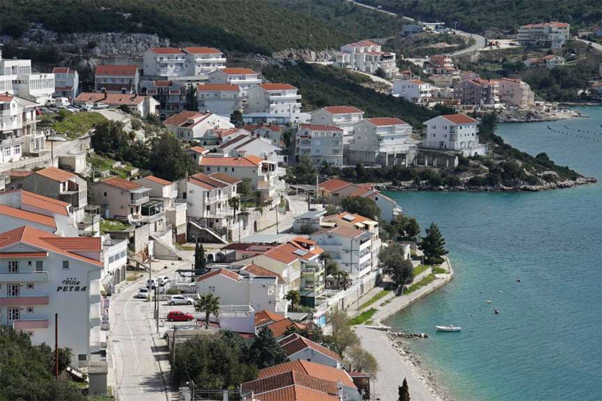 Učenici vraćeni s ekskurzije u Neumu: Otrovali se hranom