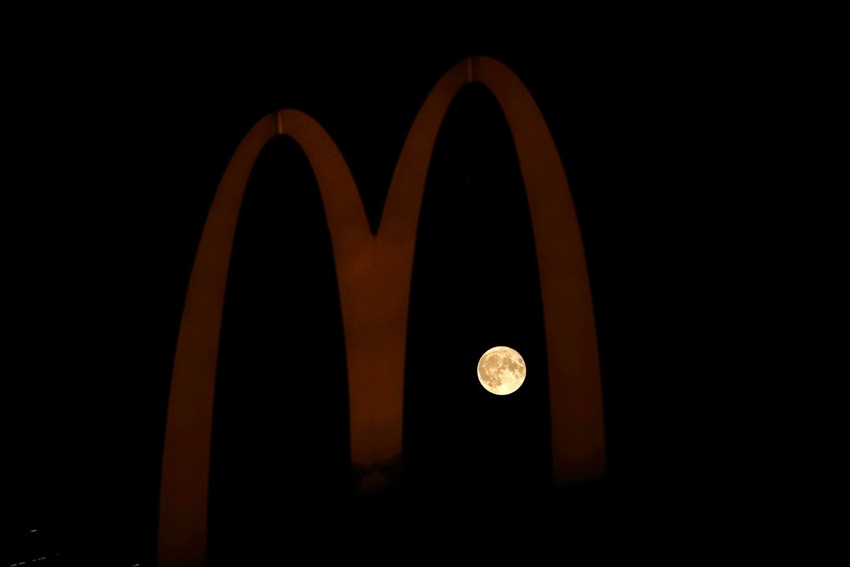 Mekdonalds ukida samouslužne aparate za gazirane napitke