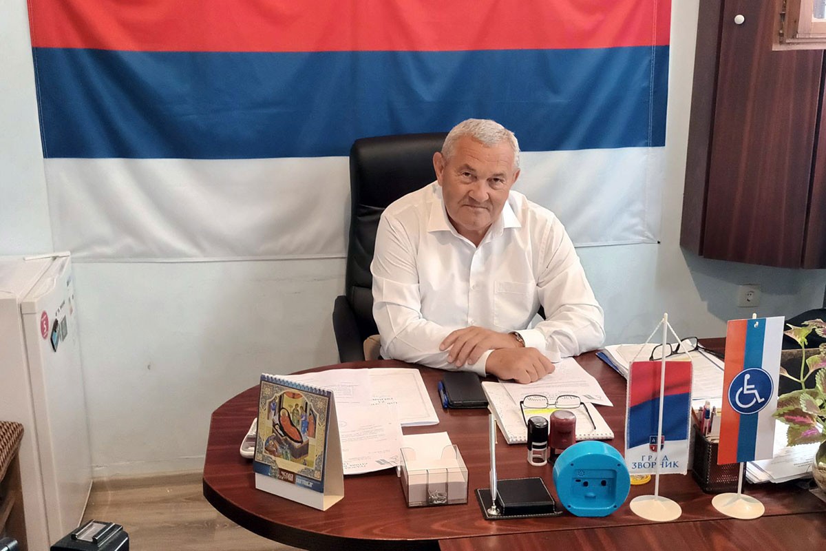 Mijanović: Bošnjaci objesili ratne zastave Armije RBiH