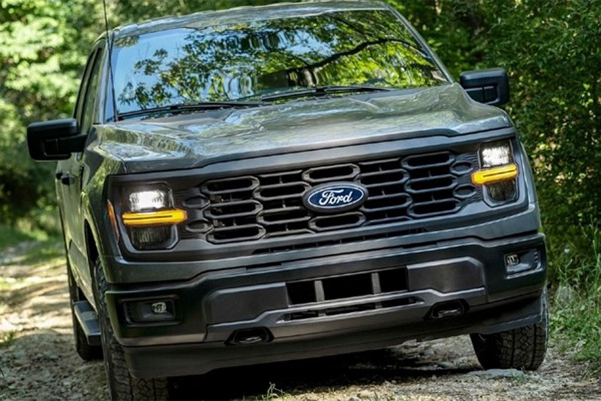 Ford ima novi logo