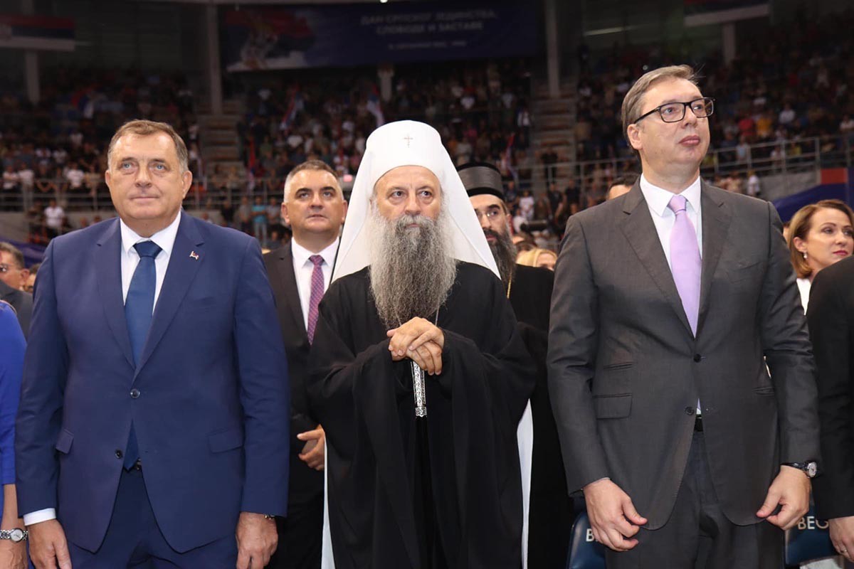 Patrijarh Porfirije: Dižemo srpsku trobojku u ime Boga i za naše spasenje
