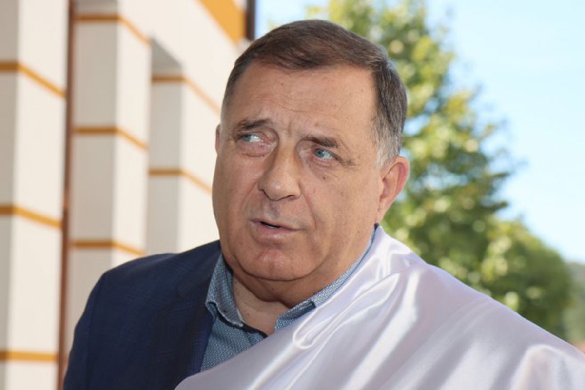 Dodik: Tragamo na osnovu čega je Šmitu izdat pasoš u MIP-u BiH (VIDEO)