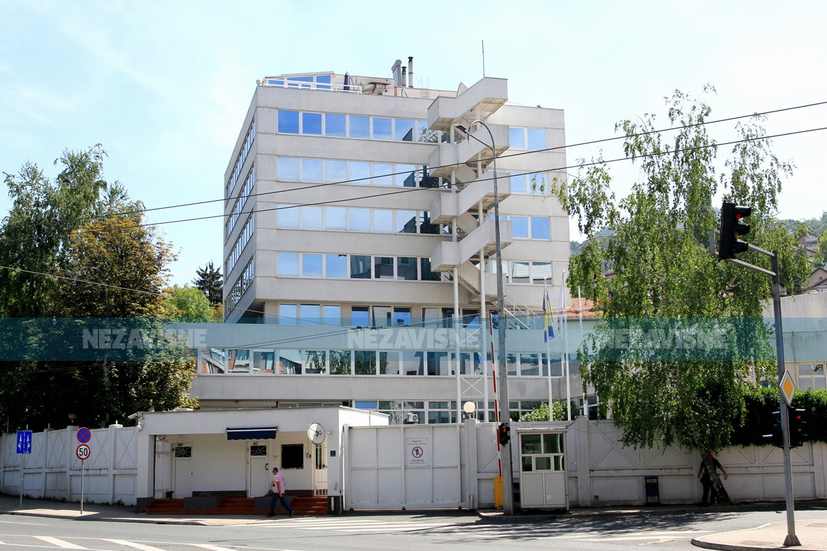 OHR: Ne postoji državna granica između entiteta