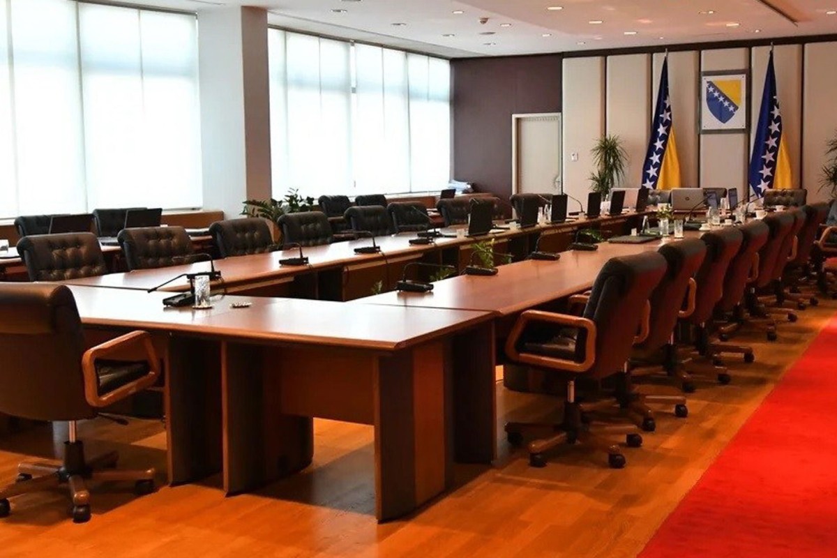 Interese Srpske treba braniti u institucijama, a ne van njih