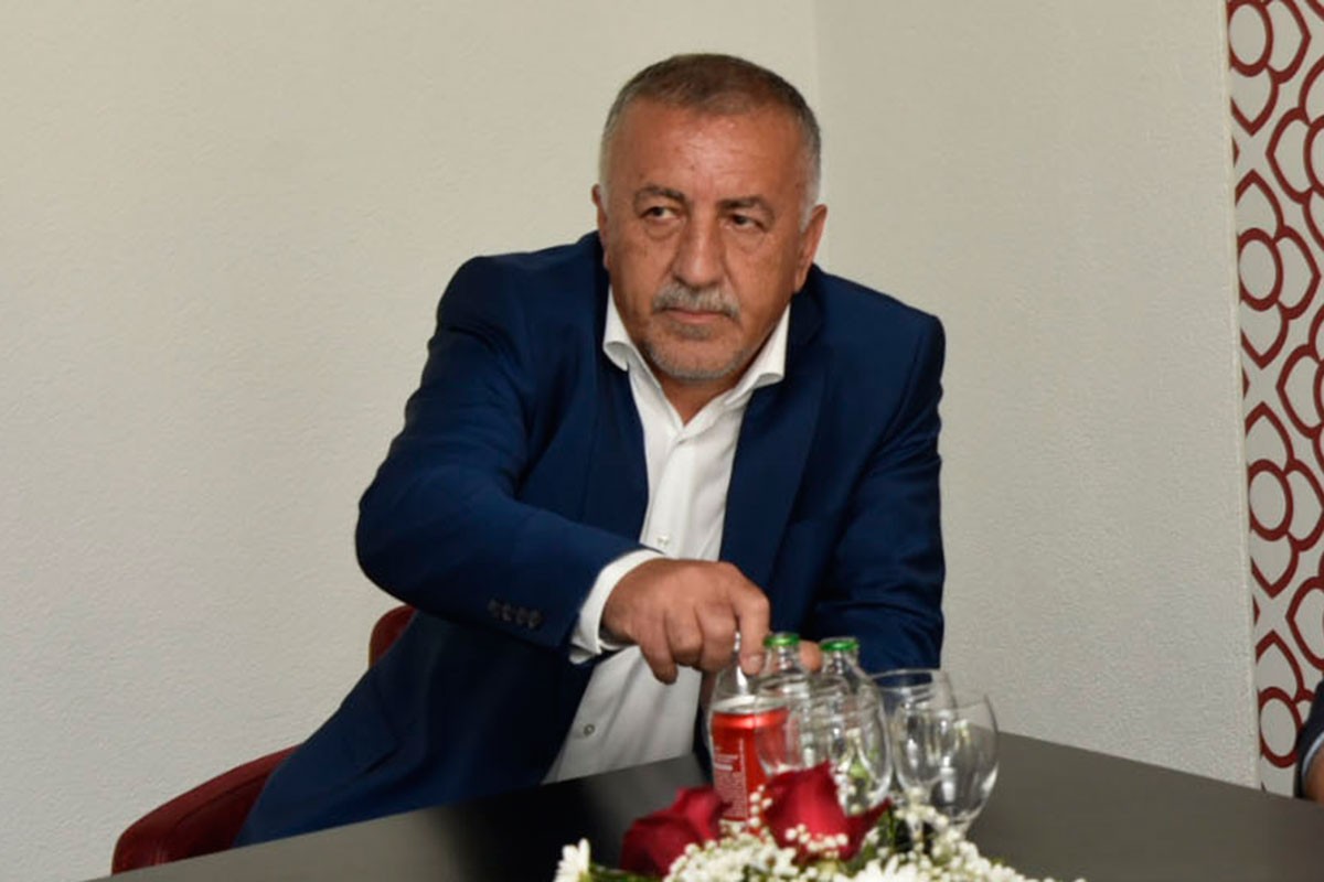 Bukti ogorčenje medijske zajednice: U normalnom sistemu Kovač bi završio političku karijeru