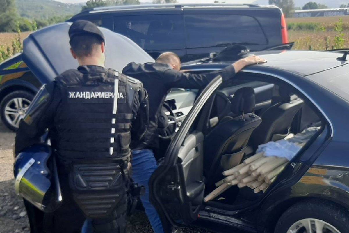 Pogledajte šta je sve policija oduzela od navijača Željezničara (FOTO)