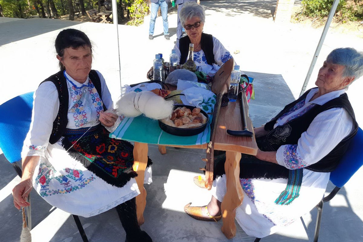 Manifestacija "Ozrenska baština": Vez približili današnjim generacijama