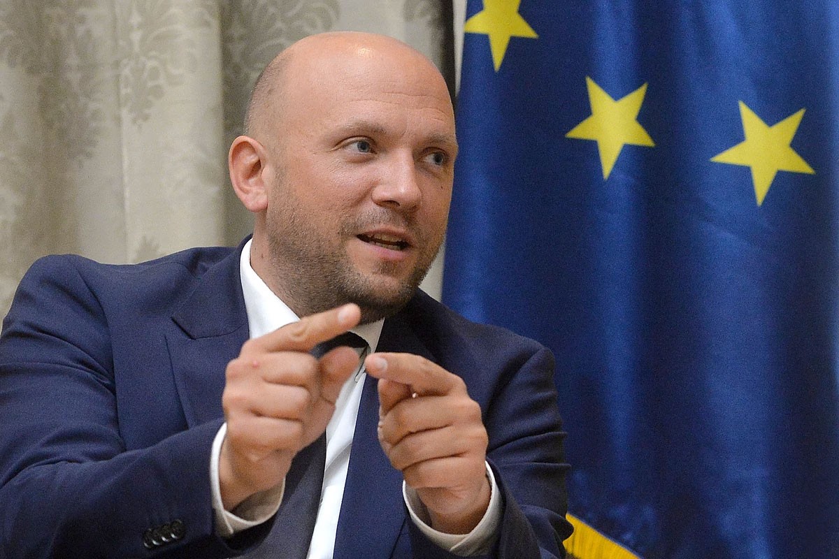 Njemačka osudila napad na policajca, Saracin stiže na KiM