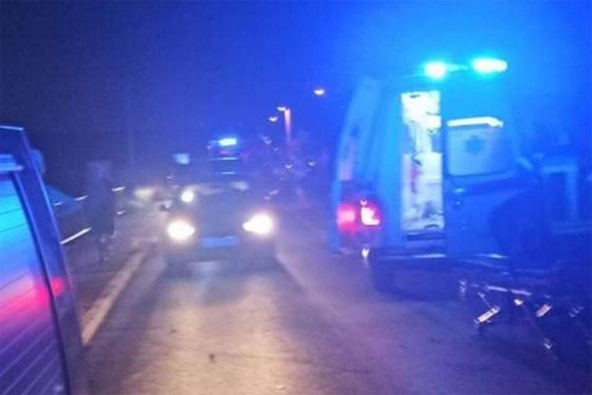 Tri tinejdžerke teško povrijeđene: Udario ih auto dok su izlazile iz autobusa