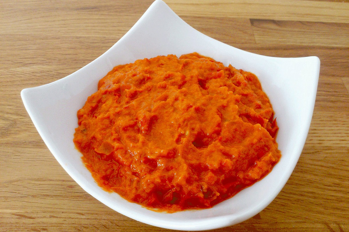 Ajvar: Šta je bolje - pečena ili barena paprika?