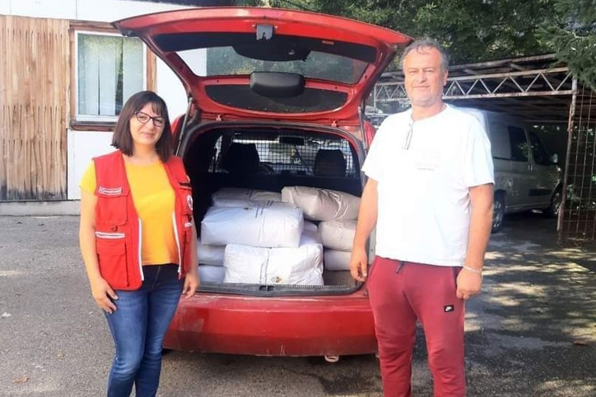 Udruženju "Pomozi.ba" iz Kotor Varoša stiglo 40 vreća brašna