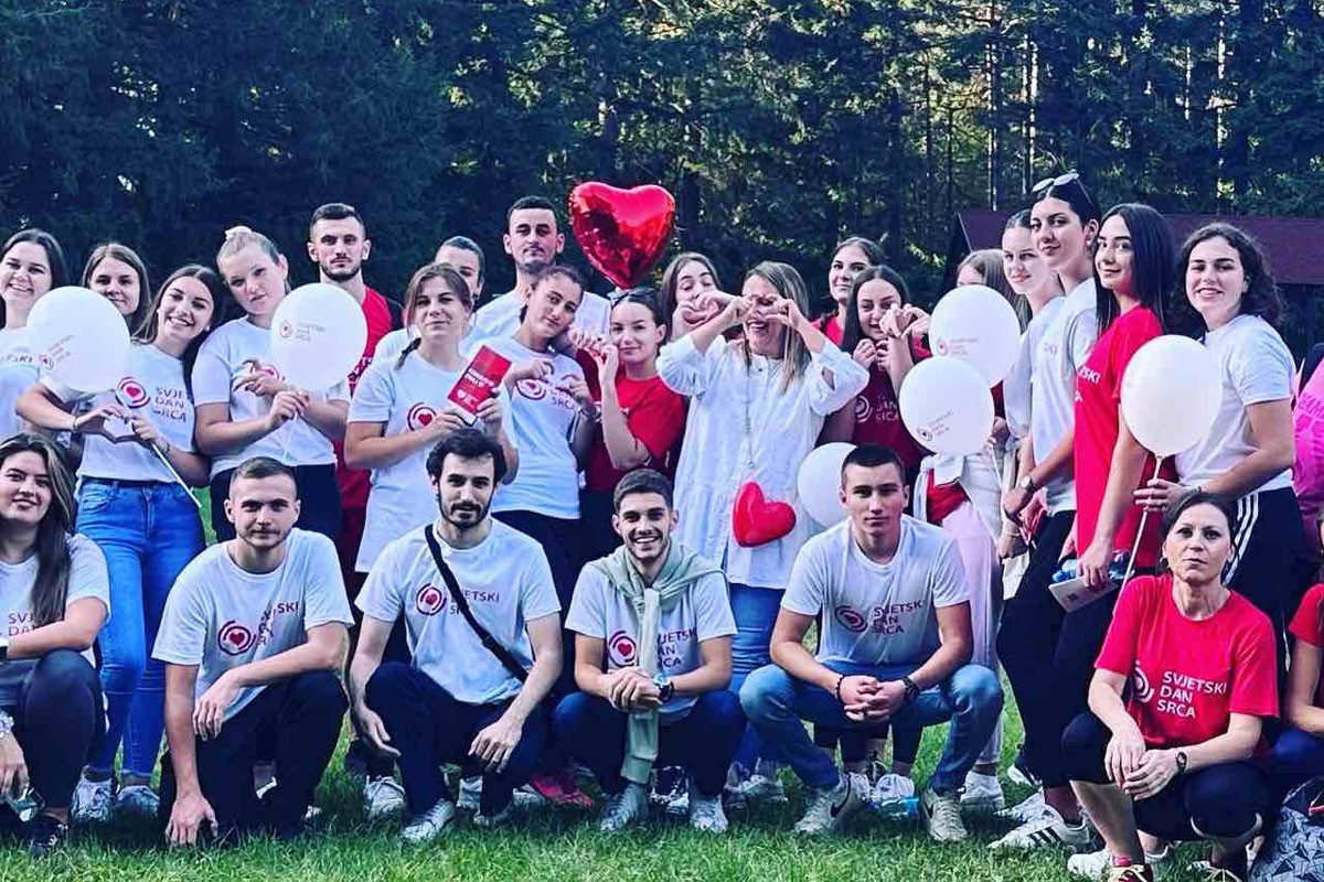 Učenici šetali stazom zdravlja na Svjetski dan srca