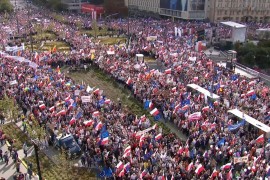 Oko milion ljudi na protestima protiv vlade u Varšavi (VIDEO)