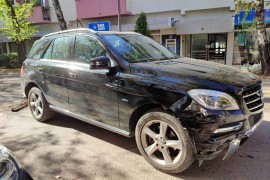 Mercedesom razbio tri automobila u centru grada