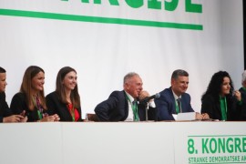 Gaf na Kongresu SDA: Genjac prozvao Mehmedovića, svi se nasmijali