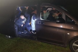 Državljanin BiH u mercedesu krijumčario 22 stranca