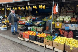 Kupci na banjalučkoj pijaci se žale na cijene, prodavci na tešku ...
