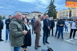 Deložacija parkinga "Autoprevoza": Stigao Stanivuković, prisutni ...