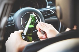 Iz golfa ga gađali flašama i zasuli mecima