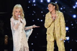Veliki hit u izvedbi Majli Sajrus i Doli Parton (VIDEO)
