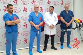 U UKC-u RS izvedena prva operacija tumora jetre minimalnom invazivnom ...