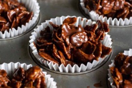Kornfleks kuglice sa čokoladom i medom: brzi desert bez pečenja