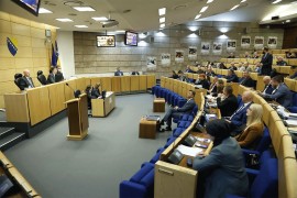 Poslanici usvojili rezoluciju o potrebi otvaranja pregovora između BiH ...