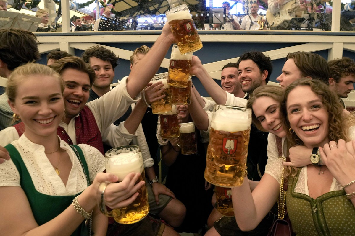 Iako je krigla piva koštala 14,9 evra, Oktoberfest oborio rekord po posjeti