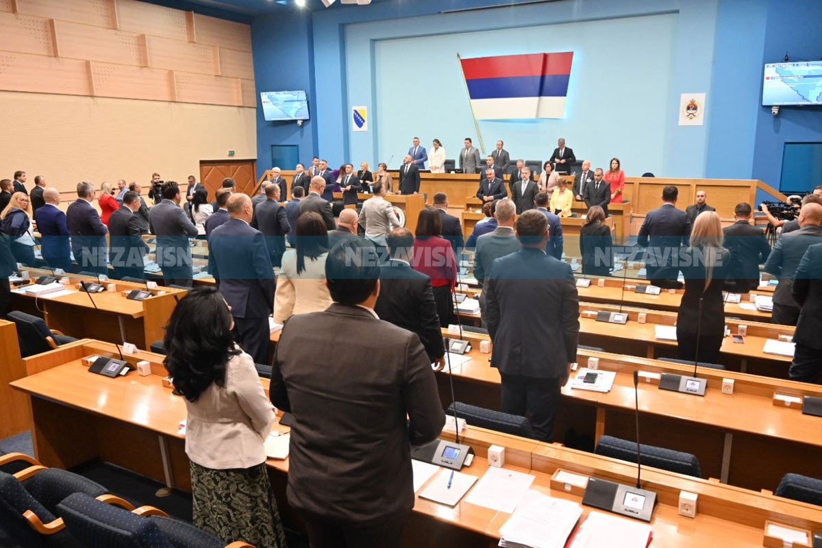 Vučinić: Skupštinskim parama kupovali sendviče na pumpi i u Mekdonaldsu
