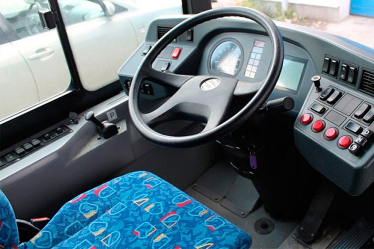 Drama u autobusu: Vozaču pokušao oteti volan tokom vožnje