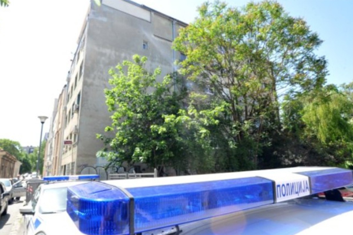 U pucnjavi ispred kluba ranjen muškarac