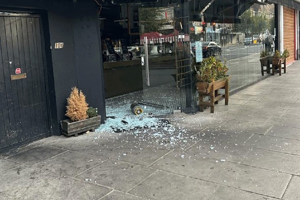 Razbijen jevrejski restoran u Londonu (FOTO)