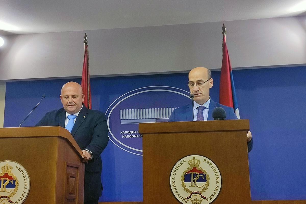 Salkić i Hurtić traže "bosanski" jezik, Mazalica im oštro odgovorio