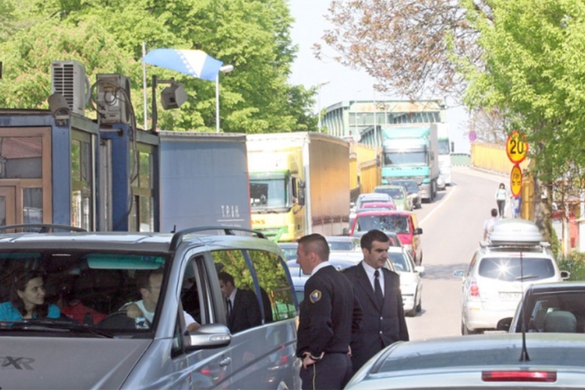 Gužva na graničnom prelazu Gradiška