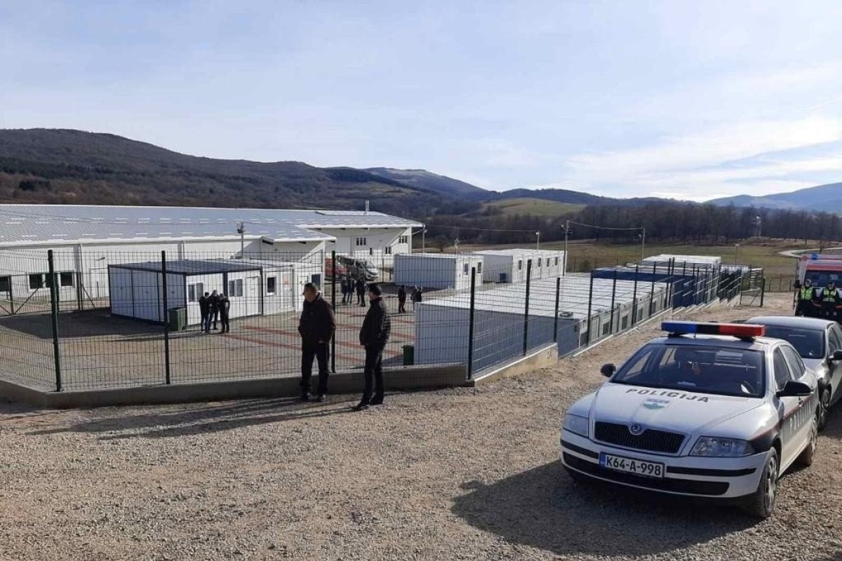 Policija tražila oružje u migrantskom kampu Lipa