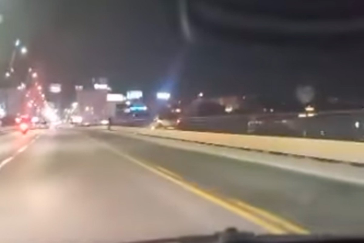 Kontra smjer je prevaziđen: Bahati vozač jurio pješačkom stazom na mostu (VIDEO)
