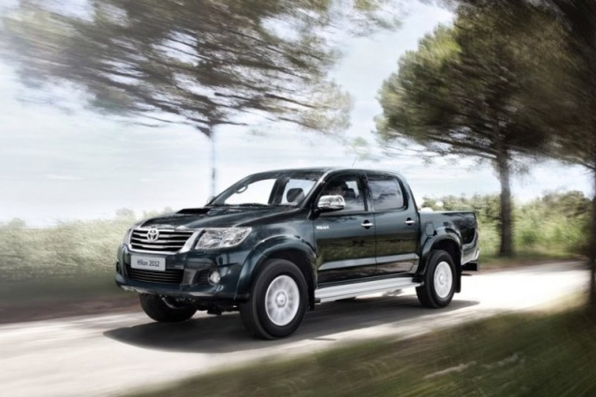 Dan kad je Toyota Hilux bačena sa krova zgrade – a motor upalio (VIDEO)