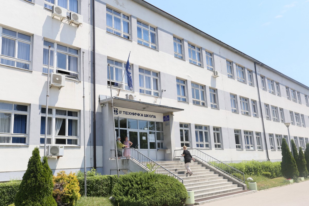 U banjalučkoj školi 400 učenika nemaju praksu jer krov prokišnjava