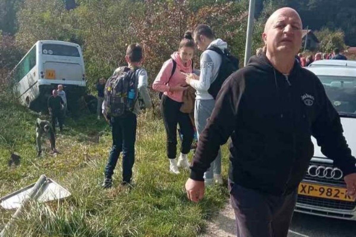 Autobus koji je prevozio djecu sletio sa ceste