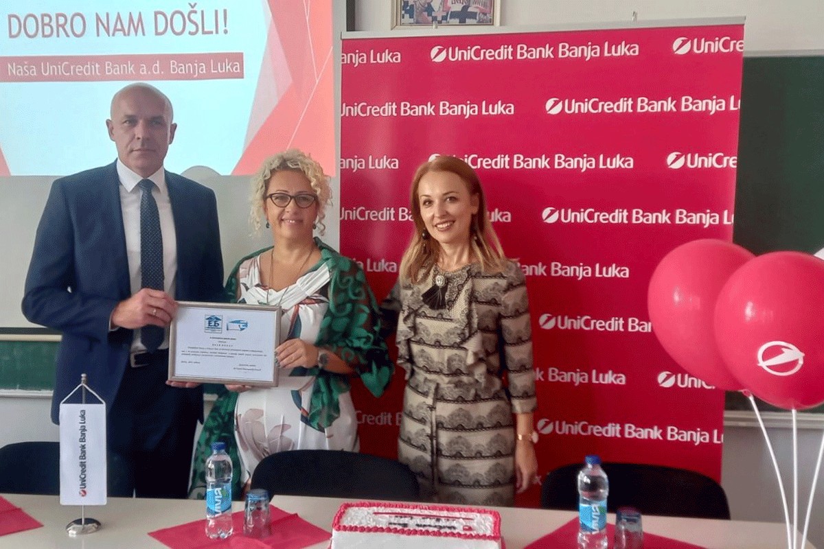 UniCredit banka uručila donaciju Ekonomskoj školi u Doboju