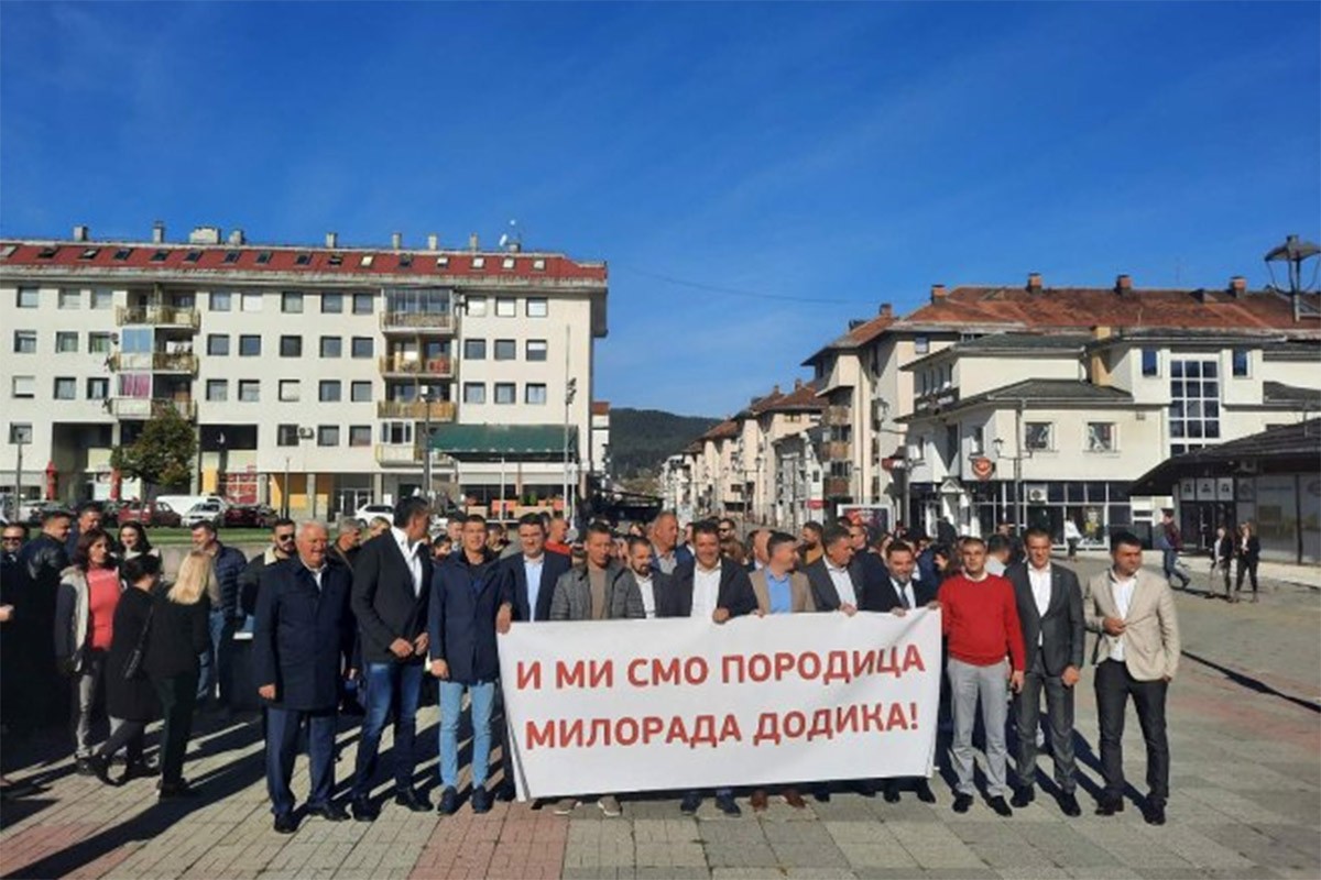 Skup podrške i potpisivanje peticije podrške Dodiku u Palama