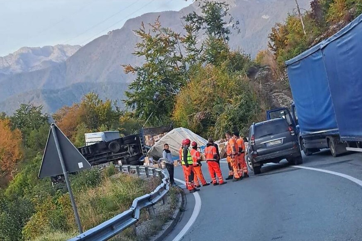 Prevrnuo se kamion na putu Podgorica - Kolašin