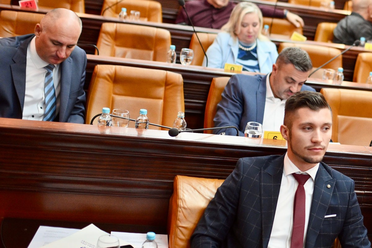 Kresojević: Odbornici većine ne rade ni do podne