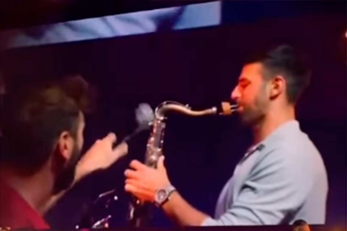 Đoković svirao saksofon na koncertu Stjepana Hausera (VIDEO)